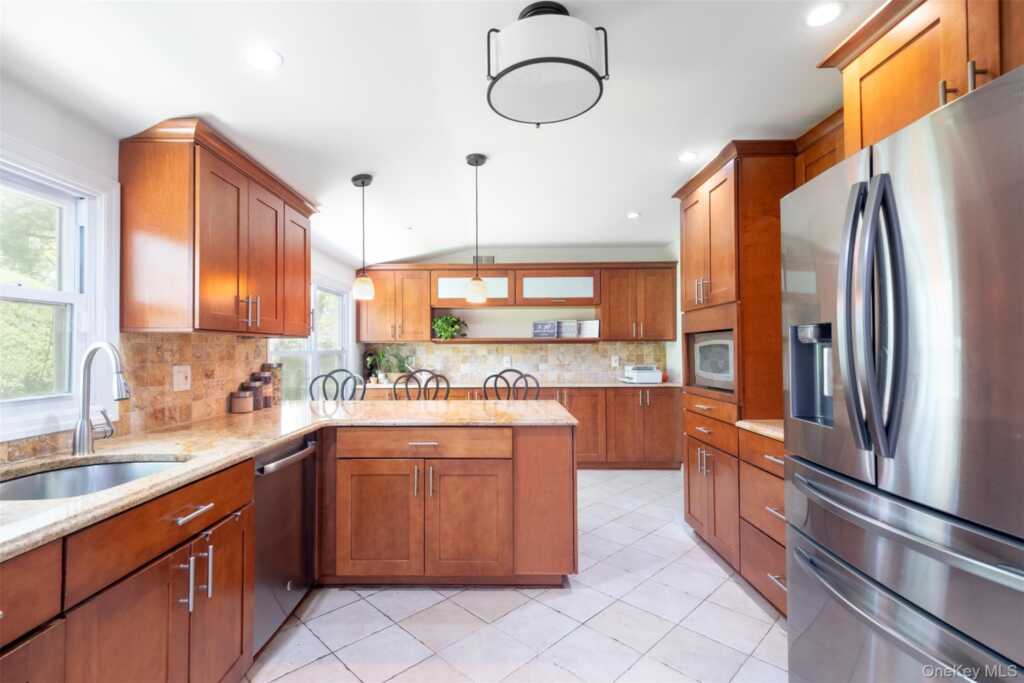 24 Sheldrake Place, New Rochelle, NY 10804 - Photo 5 of 29