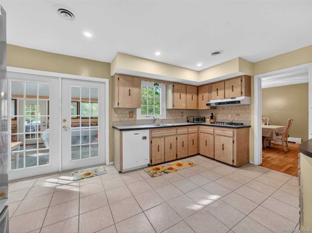 20 Denver Drive, New City, NY 10956 - Photo 17 of 50