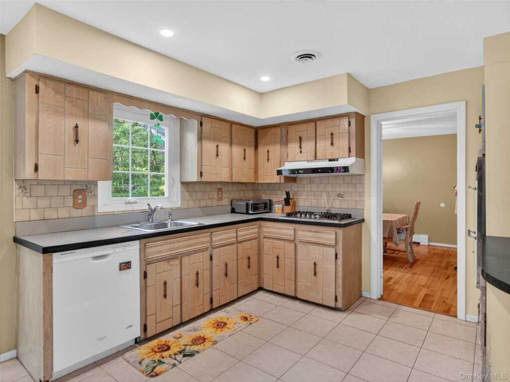 20 Denver Drive, New City, NY 10956 - Photo 18 of 50