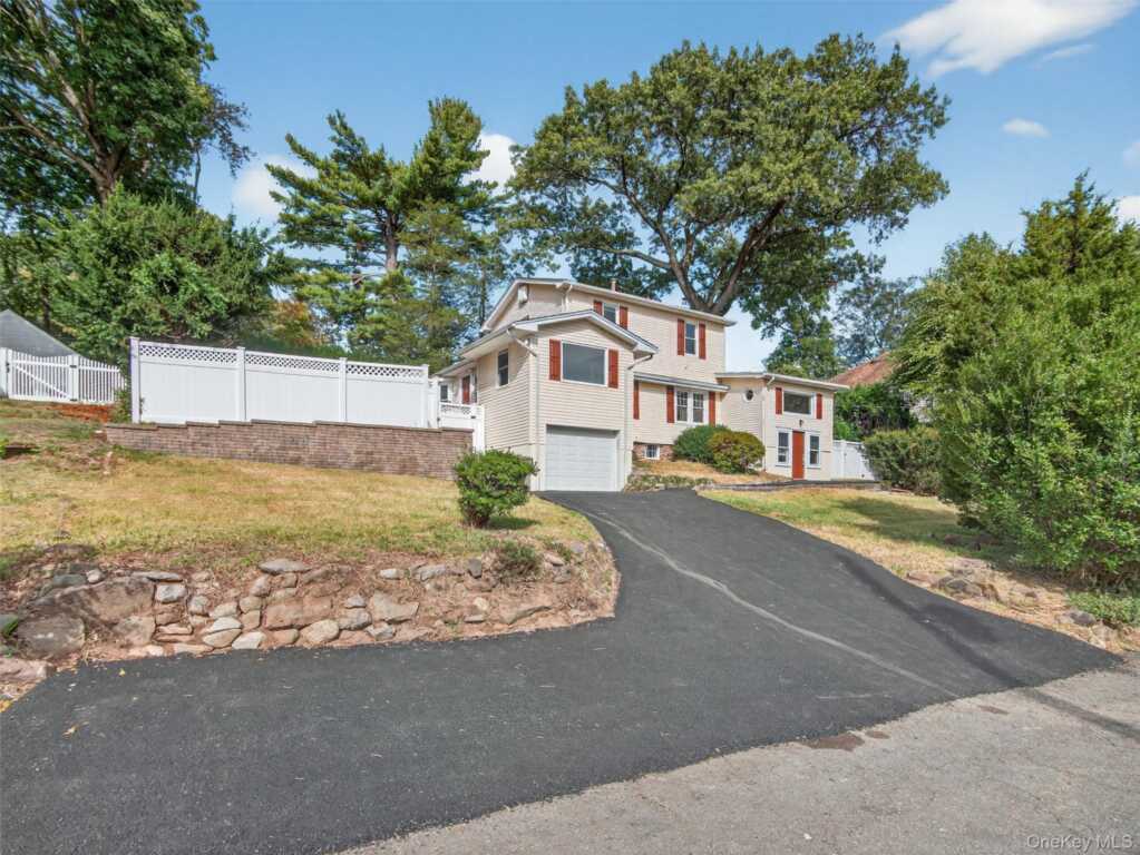 63 Lindbergh Lane, New City, NY 10956 - Photo 2 of 32