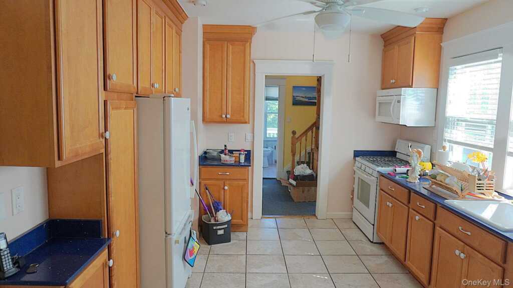 20 Pelhamside Drive, New Rochelle, NY 10801 - Photo 10 of 28