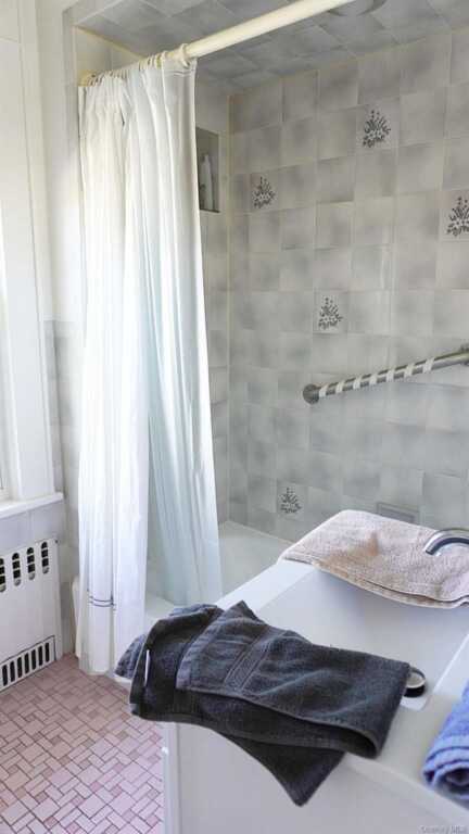 20 Pelhamside Drive, New Rochelle, NY 10801 - Photo 15 of 28