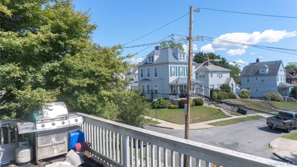 20 Pelhamside Drive, New Rochelle, NY 10801 - Photo 18 of 28