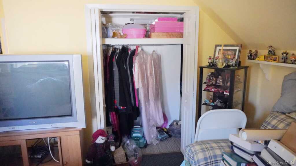 20 Pelhamside Drive, New Rochelle, NY 10801 - Photo 23 of 28