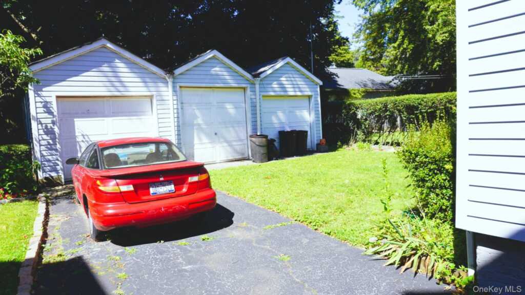 20 Pelhamside Drive, New Rochelle, NY 10801 - Photo 3 of 28