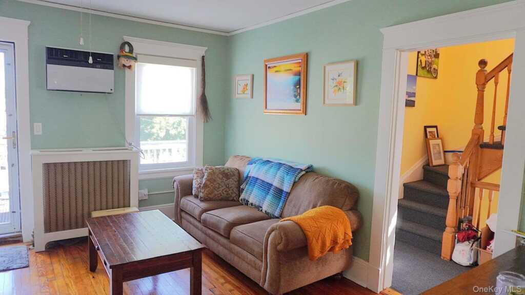 20 Pelhamside Drive, New Rochelle, NY 10801 - Photo 6 of 28