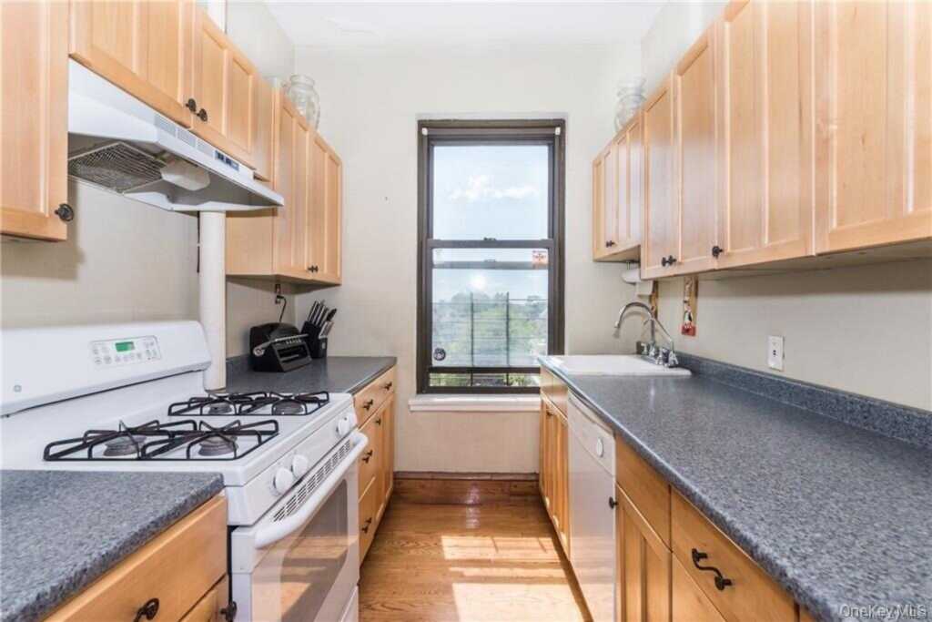36 Echo Avenue, Unit #5C., New Rochelle, NY 10801 - Photo 7 of 18