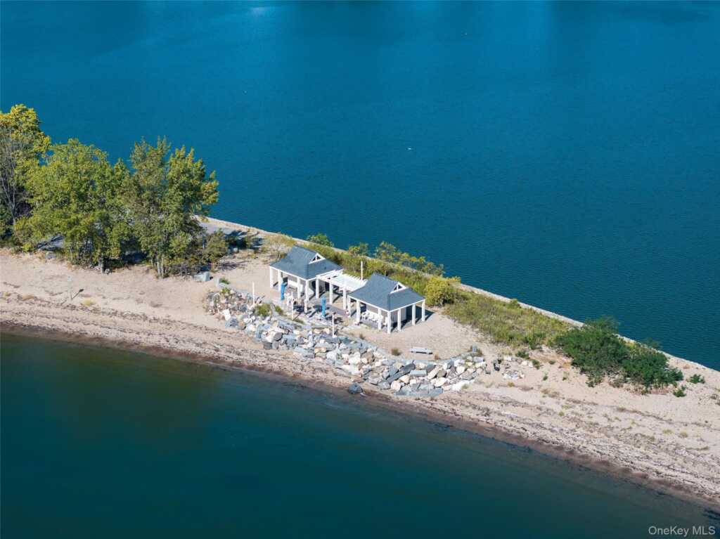 63 Premium Point, New Rochelle, NY 10801 - Photo 14 of 28