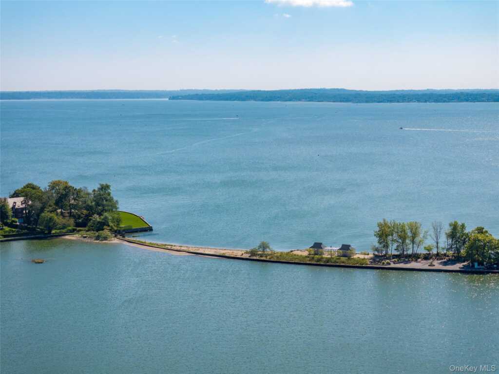 63 Premium Point, New Rochelle, NY 10801 - Photo 15 of 28