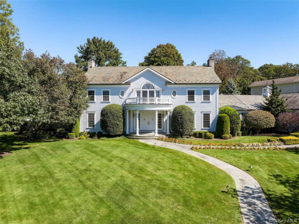 63 Premium Point, New Rochelle, NY 10801 - Photo 2 of 28