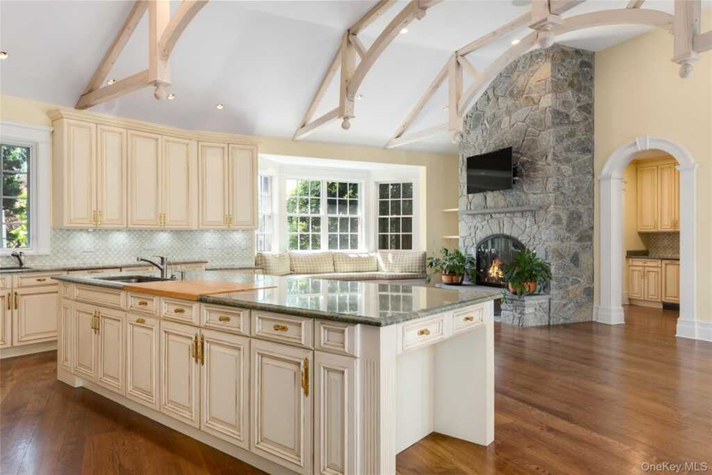 63 Premium Point, New Rochelle, NY 10801 - Photo 21 of 28