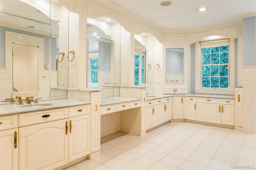 63 Premium Point, New Rochelle, NY 10801 - Photo 25 of 28