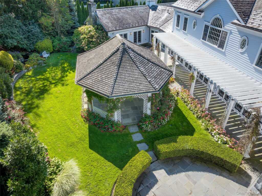 63 Premium Point, New Rochelle, NY 10801 - Photo 9 of 28