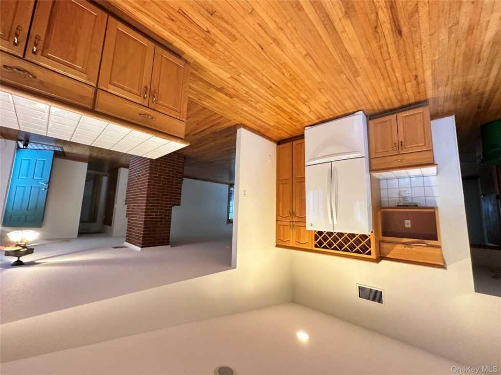 101 New Valley Road, New City, NY 10956 - Photo 6 of 21