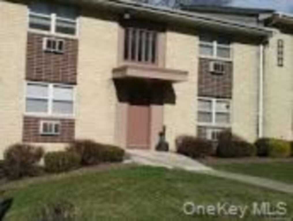 798 Brookridge Dr., Unit #17, Valley Cottage, NY 10989