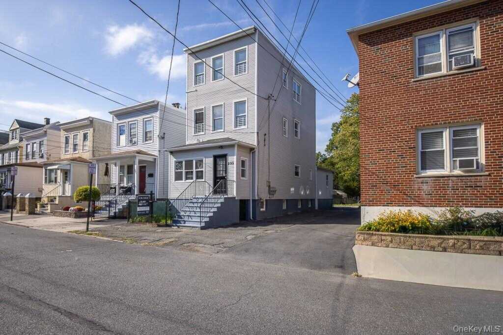 299 Sickles Avenue, New Rochelle, NY 10801 - Photo 3 of 32