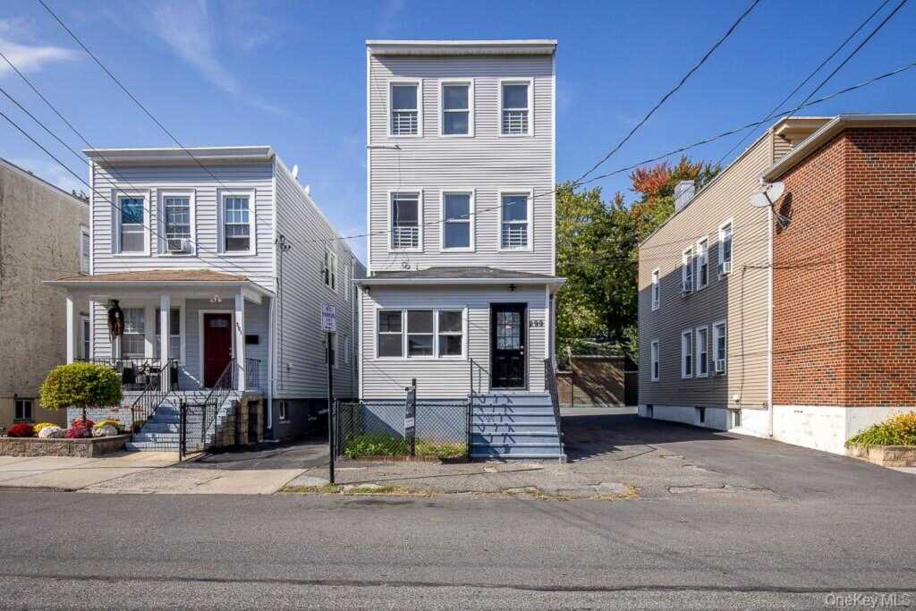 299 Sickles Avenue, New Rochelle, NY 10801 - Photo 4 of 32