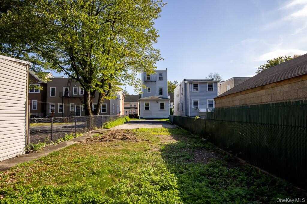 299 Sickles Avenue, New Rochelle, NY 10801 - Photo 8 of 32