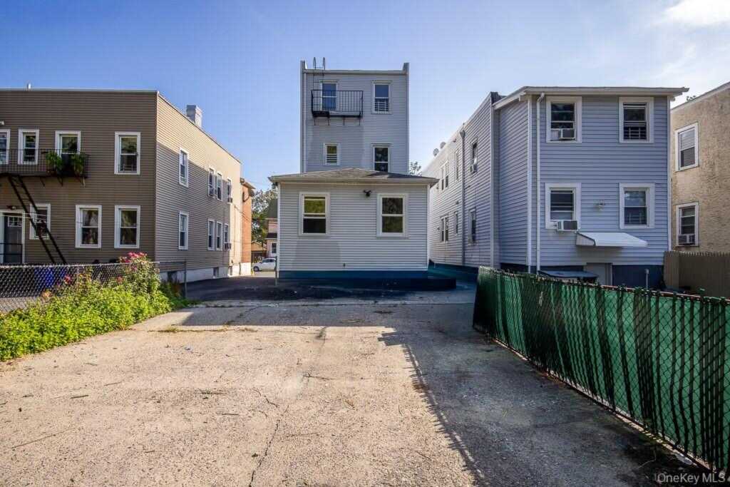 299 Sickles Avenue, New Rochelle, NY 10801 - Photo 9 of 32