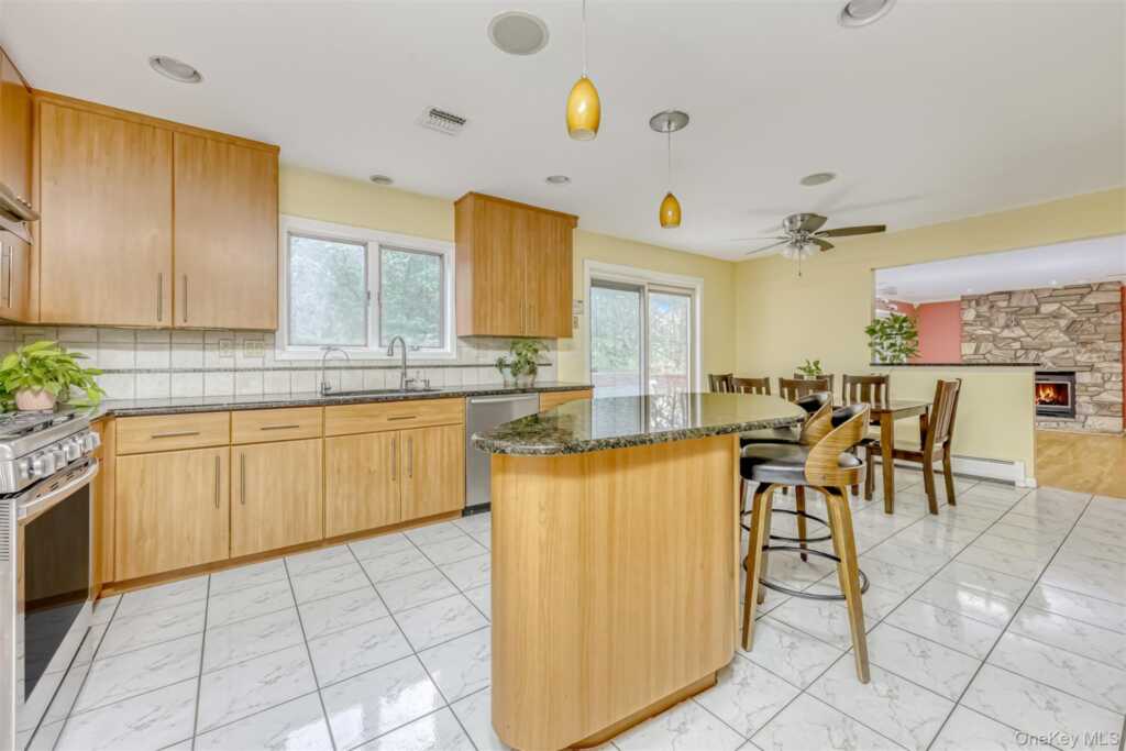 6 Debra Court, New City, NY 10956 - Photo 10 of 27