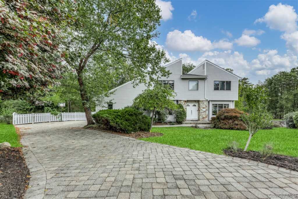 6 Debra Court, New City, NY 10956 - Photo 2 of 27