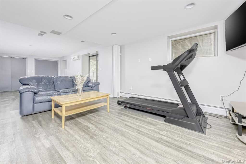 6 Debra Court, New City, NY 10956 - Photo 22 of 27