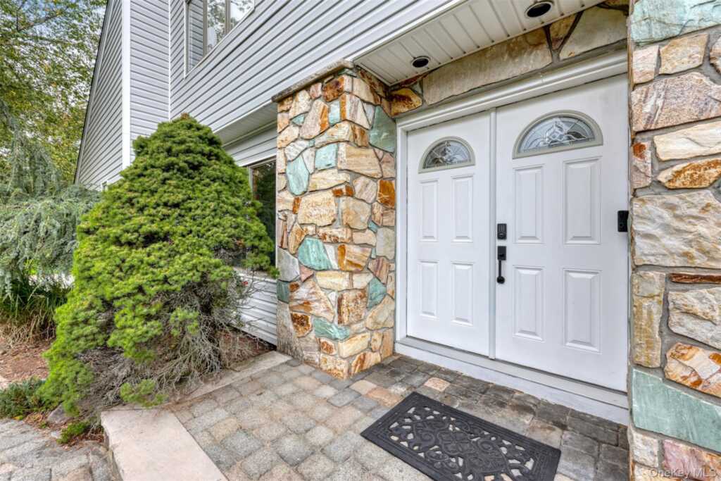 6 Debra Court, New City, NY 10956 - Photo 3 of 27