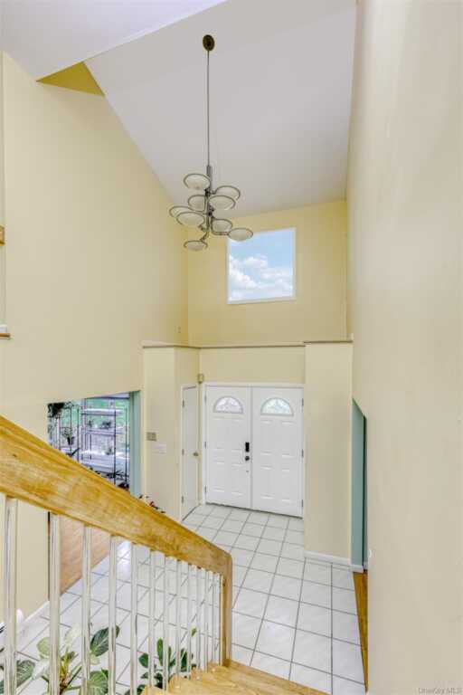 6 Debra Court, New City, NY 10956 - Photo 4 of 27