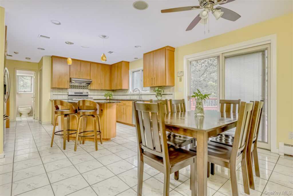 6 Debra Court, New City, NY 10956 - Photo 8 of 27