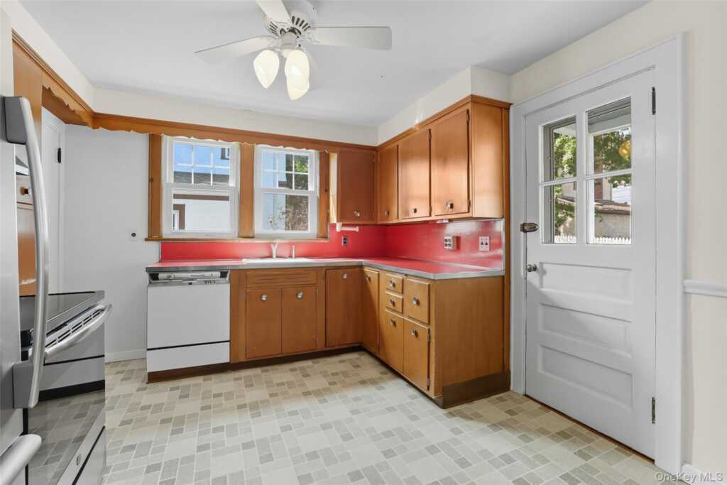 82 Shelley Avenue, Rye, NY 10573 - Photo 10 of 23