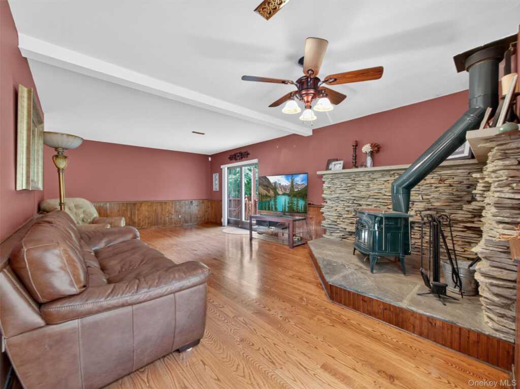 38 Van Buren Street, Pearl River, NY 10965 - Photo 10 of 48