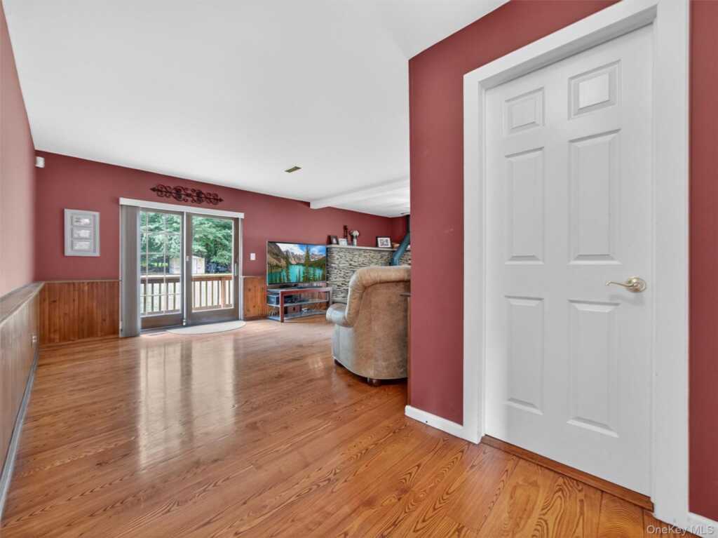 38 Van Buren Street, Pearl River, NY 10965 - Photo 12 of 48