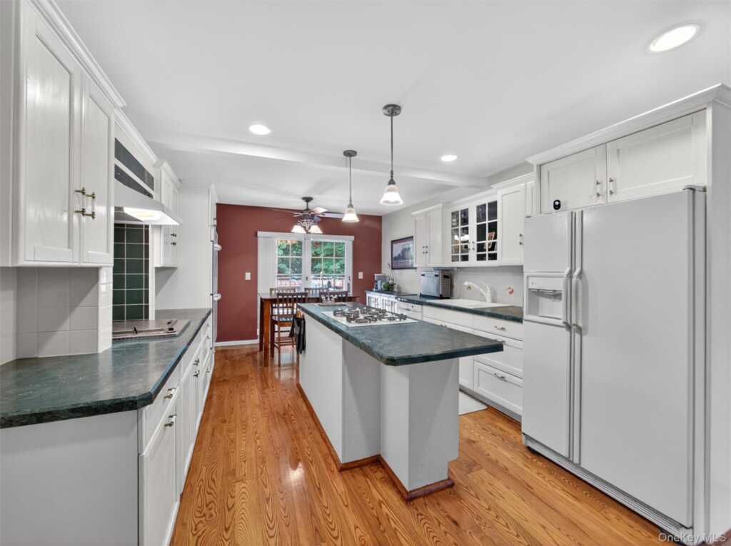 38 Van Buren Street, Pearl River, NY 10965 - Photo 4 of 48