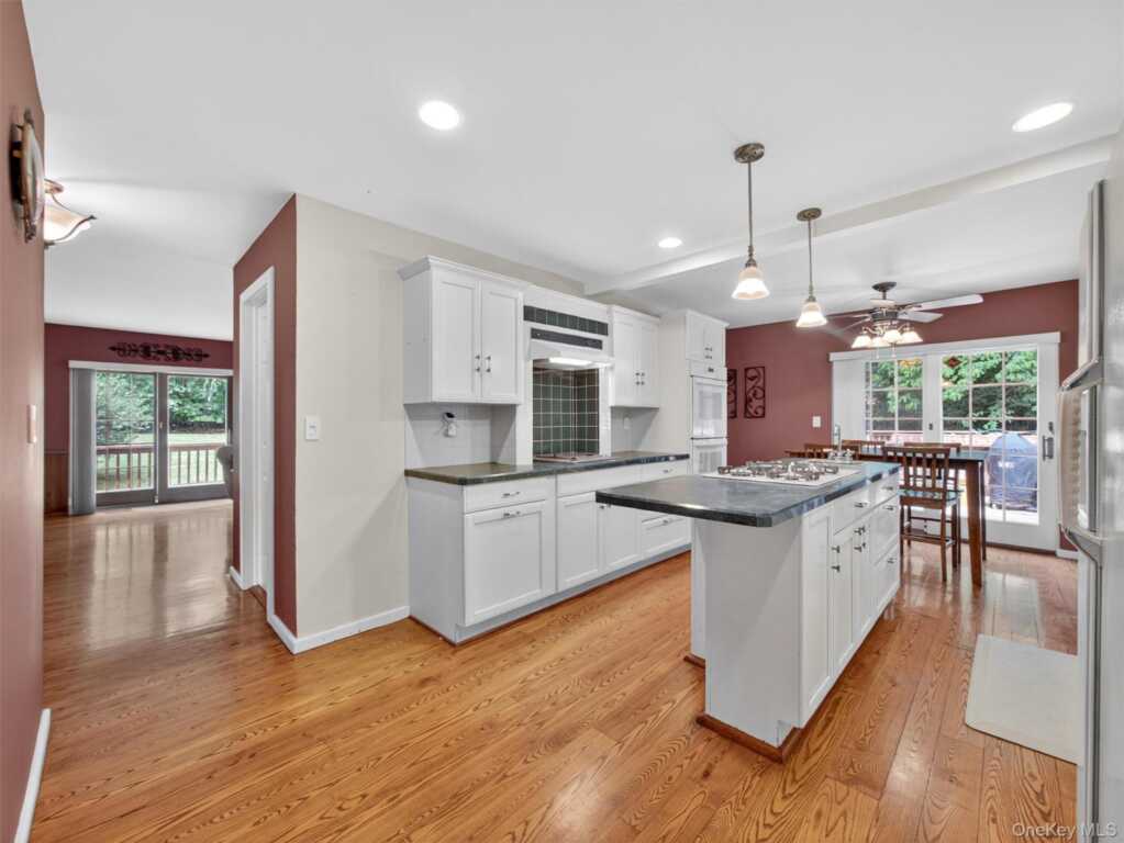 38 Van Buren Street, Pearl River, NY 10965 - Photo 5 of 48