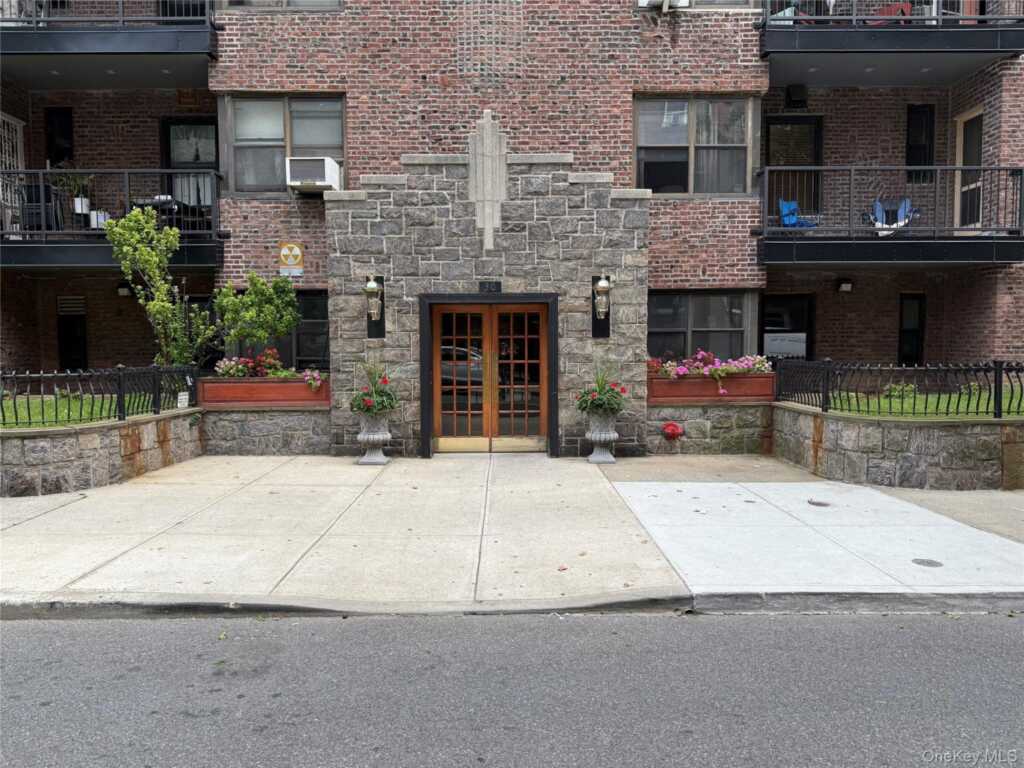 30 Clinton Place, Unit #3A, New Rochelle, NY 10801