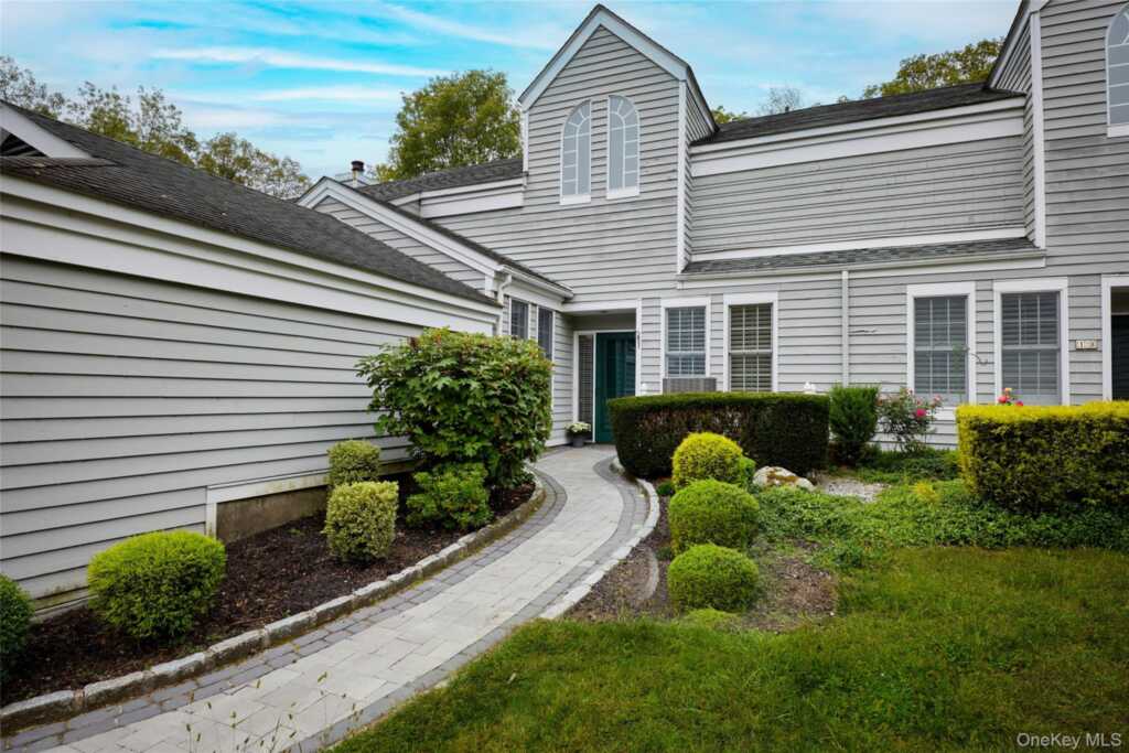 17 Woodlands Drive, Tuxedo Park, NY 10987