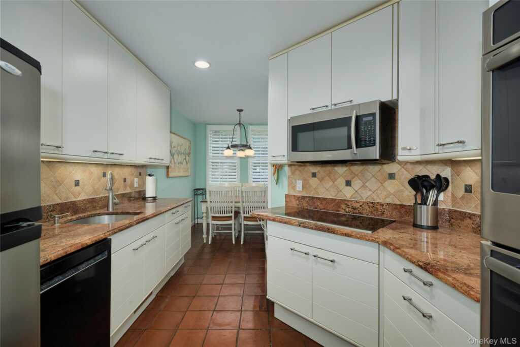 17 Woodlands Drive, Tuxedo Park, NY 10987 - Photo 17 of 36