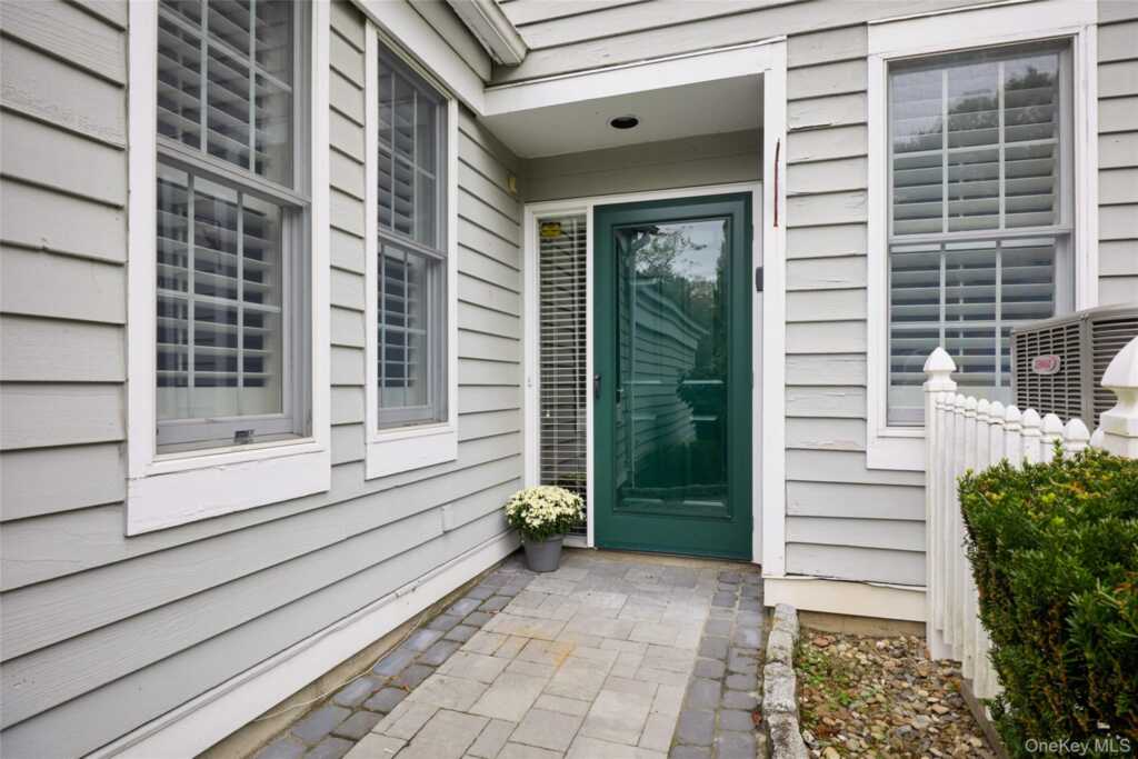 17 Woodlands Drive, Tuxedo Park, NY 10987 - Photo 2 of 36