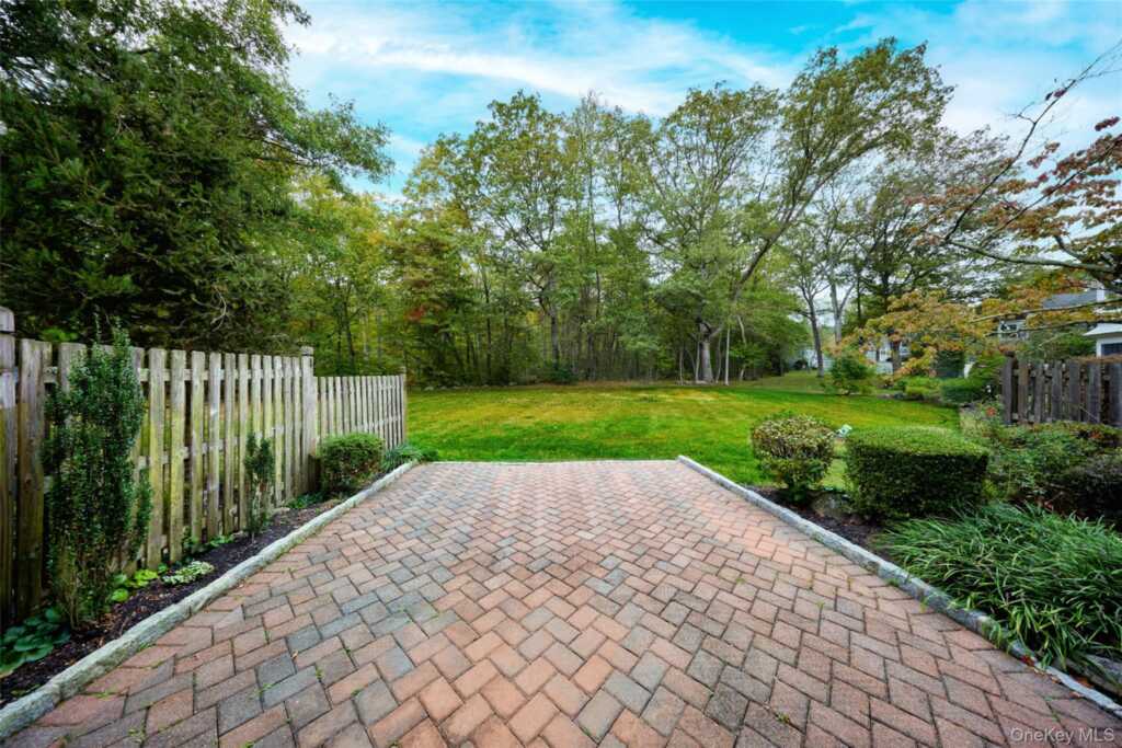 17 Woodlands Drive, Tuxedo Park, NY 10987 - Photo 3 of 36