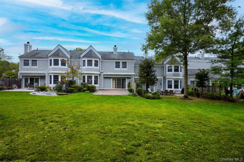 17 Woodlands Drive, Tuxedo Park, NY 10987 - Photo 4 of 36