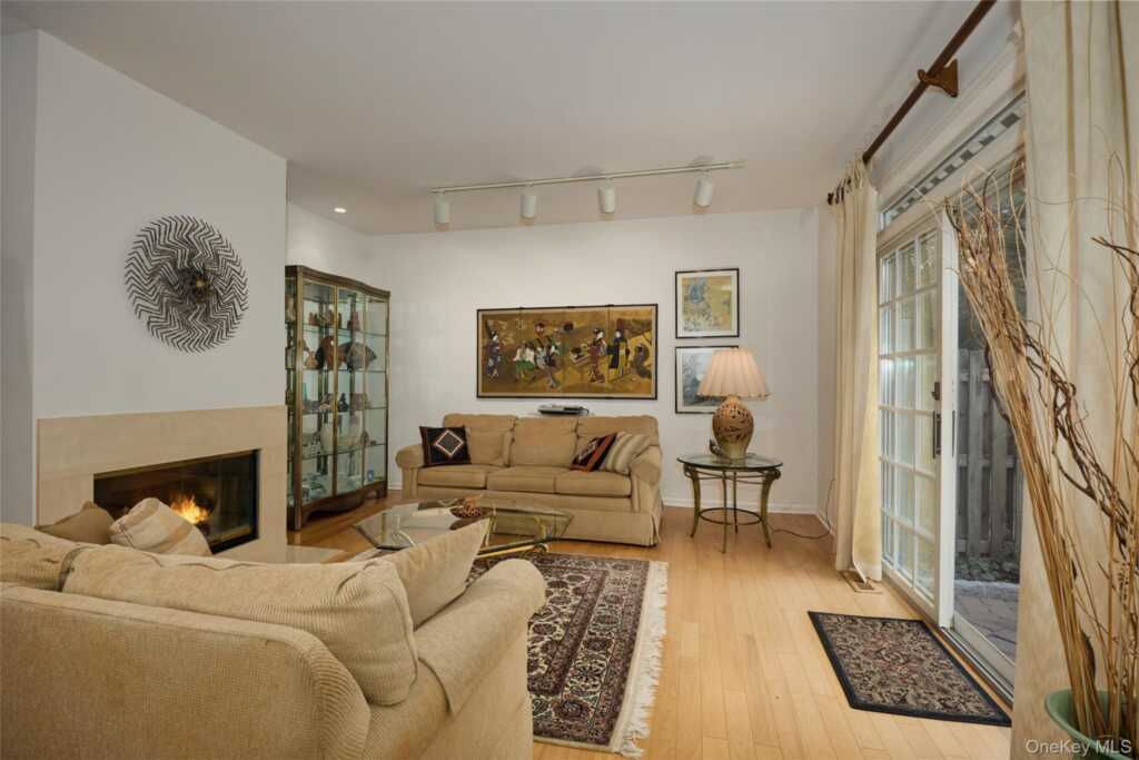 17 Woodlands Drive, Tuxedo Park, NY 10987 - Photo 6 of 36