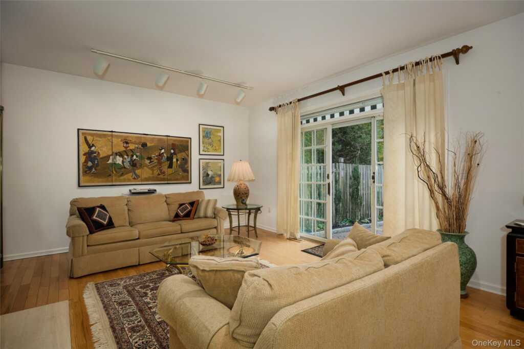 17 Woodlands Drive, Tuxedo Park, NY 10987 - Photo 8 of 36