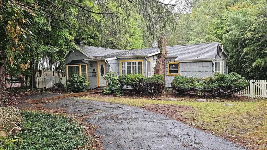 76 New Valley Road, New City, NY 10956 - Photo 2 of 7