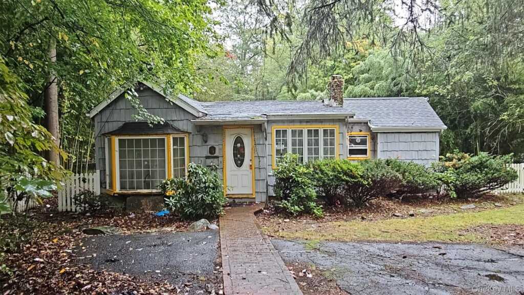 76 New Valley Road, New City, NY 10956 - Photo 3 of 7