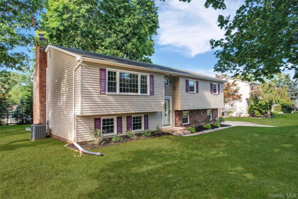 11 Mein Drive, New City, NY 10956 - Photo 4 of 43