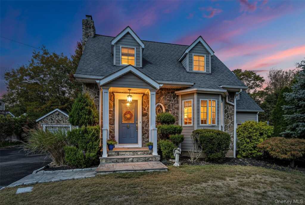 60 Nauraushaun Road, Pearl River, NY 10965