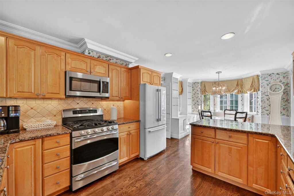 60 Nauraushaun Road, Pearl River, NY 10965 - Photo 10 of 44