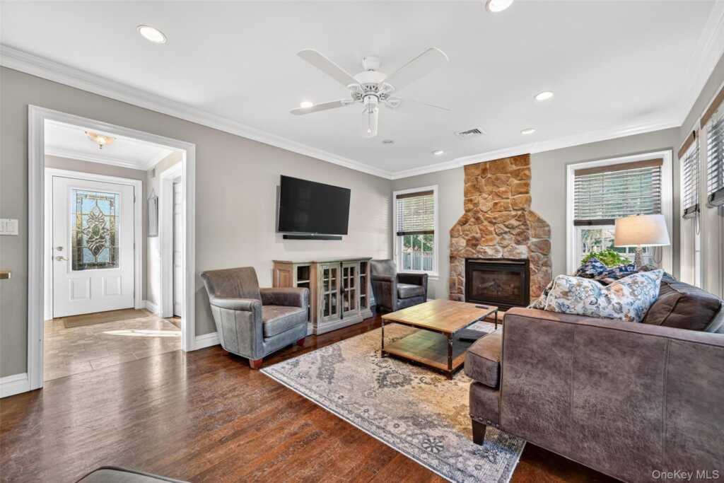 60 Nauraushaun Road, Pearl River, NY 10965 - Photo 15 of 44