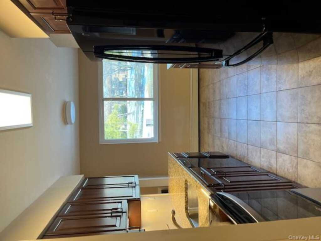 10 Sierra Vista Lane, Unit #10, Valley Cottage, NY 10989 - Photo 3 of 16