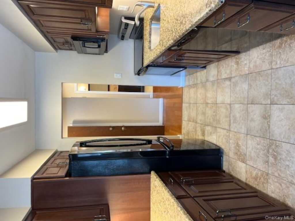 10 Sierra Vista Lane, Unit #10, Valley Cottage, NY 10989 - Photo 6 of 16